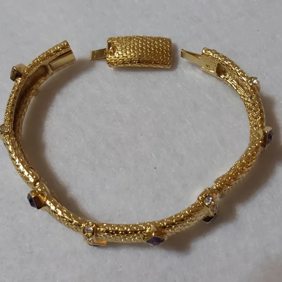 Jackie Kennedy Simulated Tanzanite Square Crystal Hinged Bracelet - Picture 6 of 7